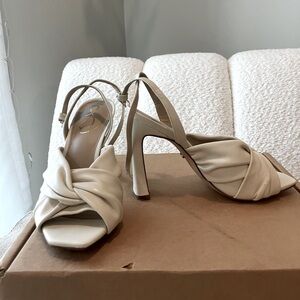 Size 7 Sam Edelman heels in off white